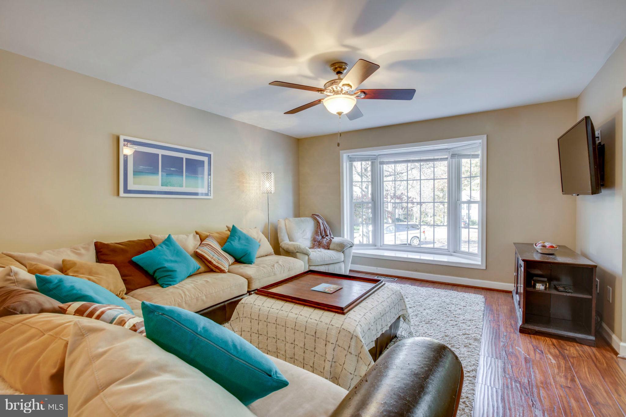 8094 Sleepy View Lane Springfield, VA 22153 - Photo 20 of 76 Main floor Living Room, Bay Window w window seat.