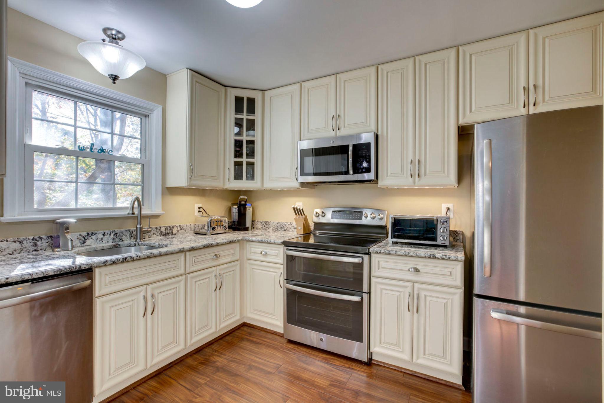 8094 Sleepy View Lane Springfield, VA 22153 - Photo 33 of 76 Stainless Steel appliances
