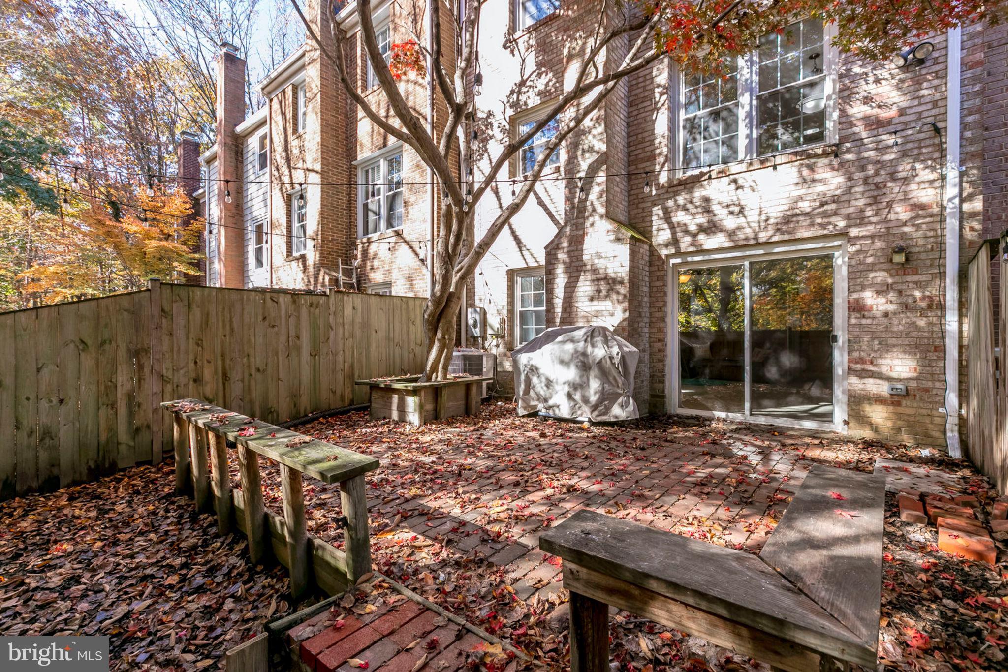 8094 Sleepy View Lane Springfield, VA 22153 - Photo 71 of 76 Backs to trees!