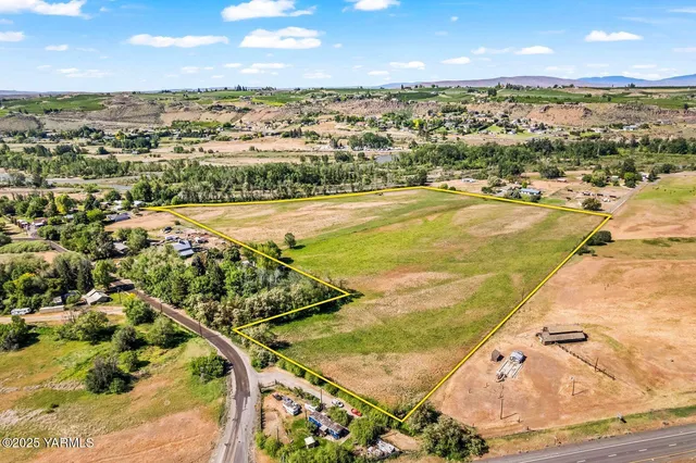 a view of an ocean view