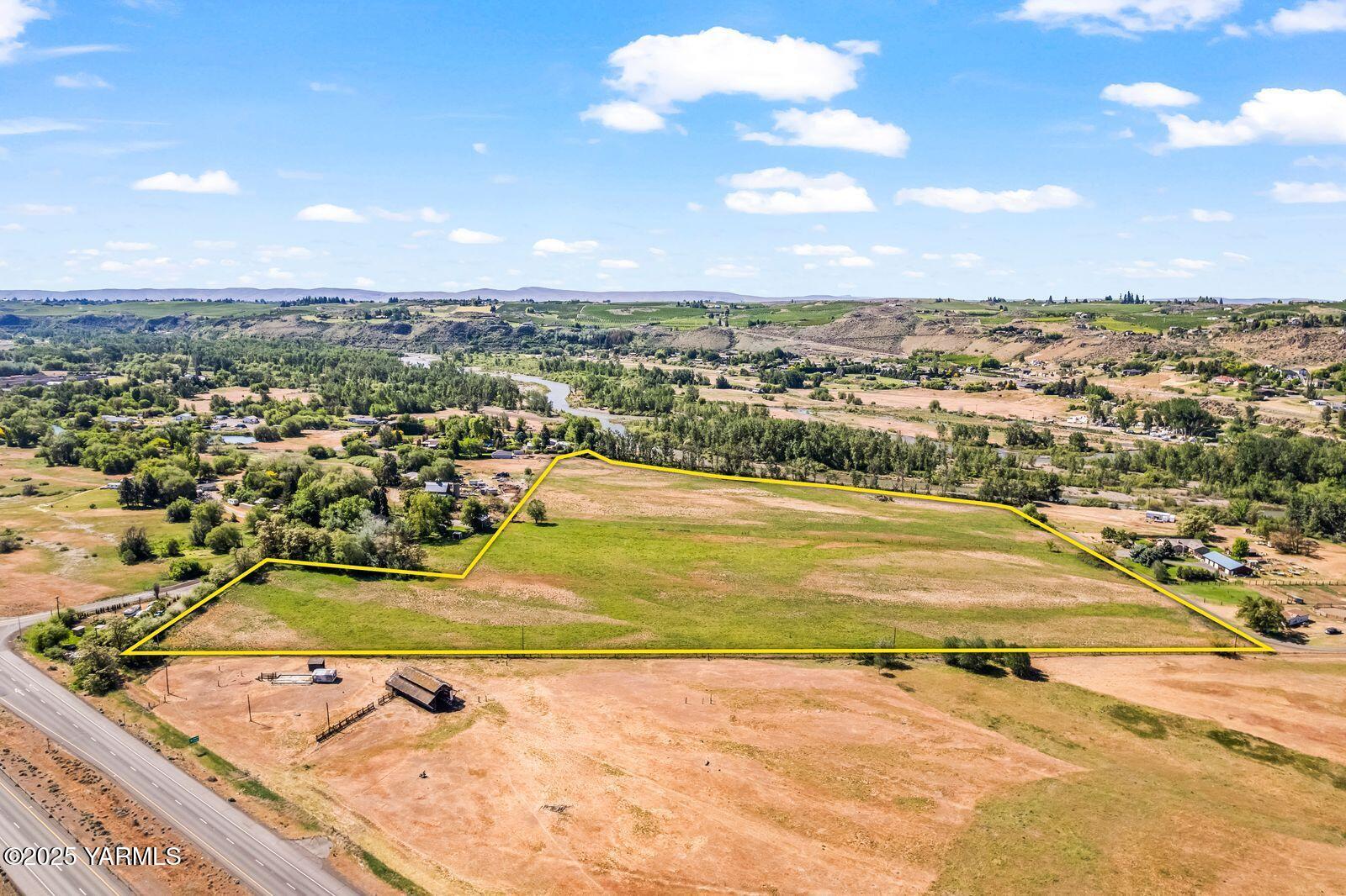 Nka McCormick Road Yakima, WA 98908 - Photo 2 of 6 a view of an ocean and beach