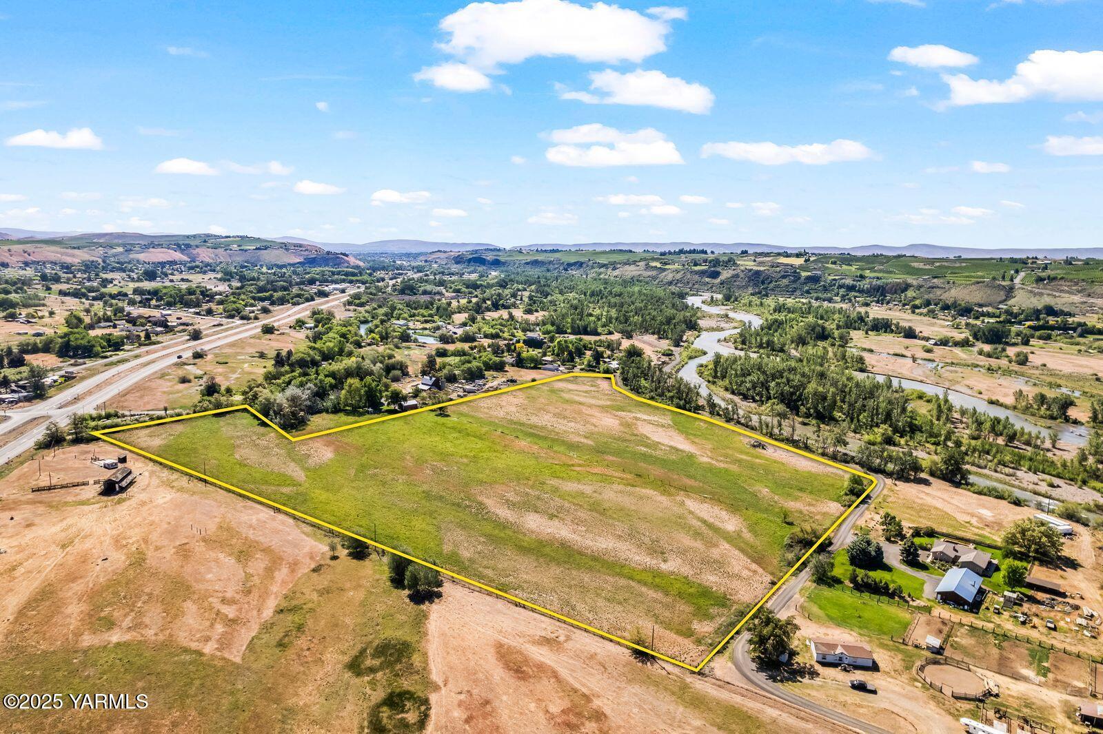 Nka McCormick Road Yakima, WA 98908 - Photo 3 of 6 a view of a city