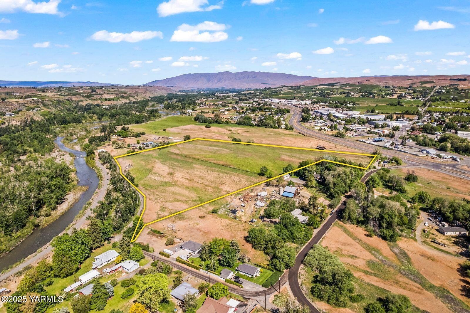 Nka McCormick Road Yakima, WA 98908 - Photo 6 of 6 a view of an ocean and a mountain