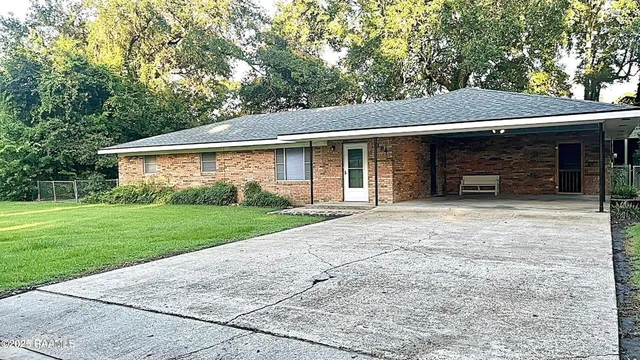 $1,300 | 184 Grey Eagle, Unit 1, Jeanerette, LA 70544