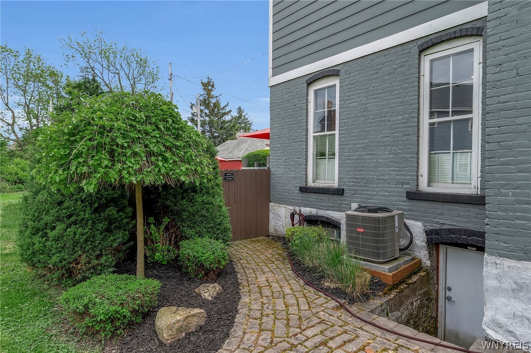 345 Virginia Street Buffalo, NY 14201 - Photo 2 of 37