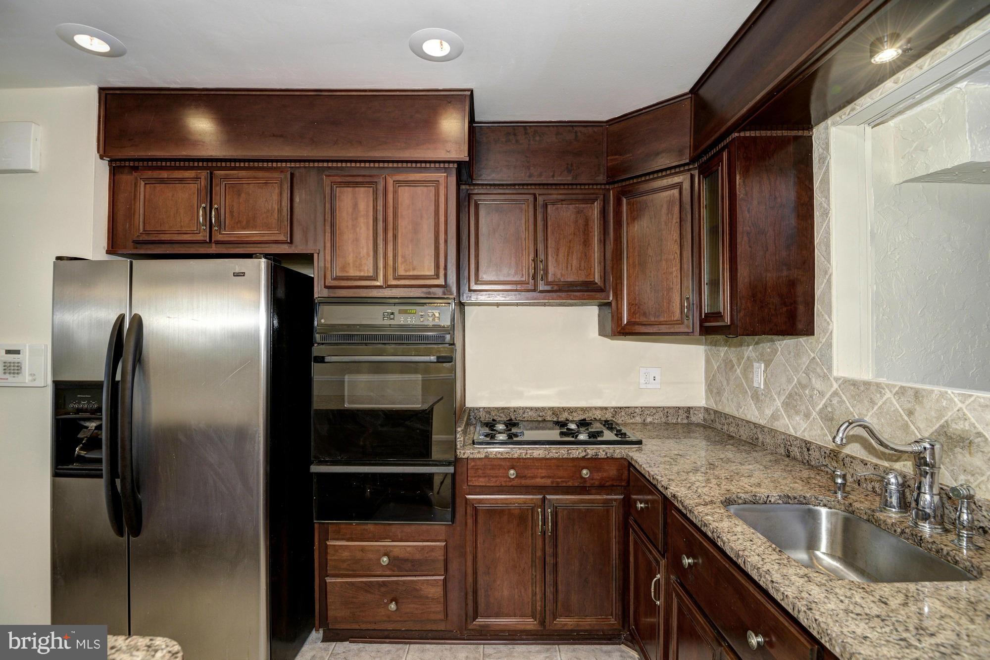 3903 Tiverton Road Randallstown, MD 21133 - Photo 7 of 20 Granite Counters