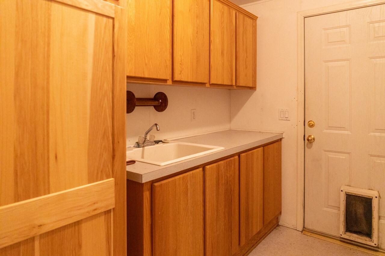 3411 East Langell Valley Road Bonanza, OR 97623 - Photo 34 of 43 Laundry Room