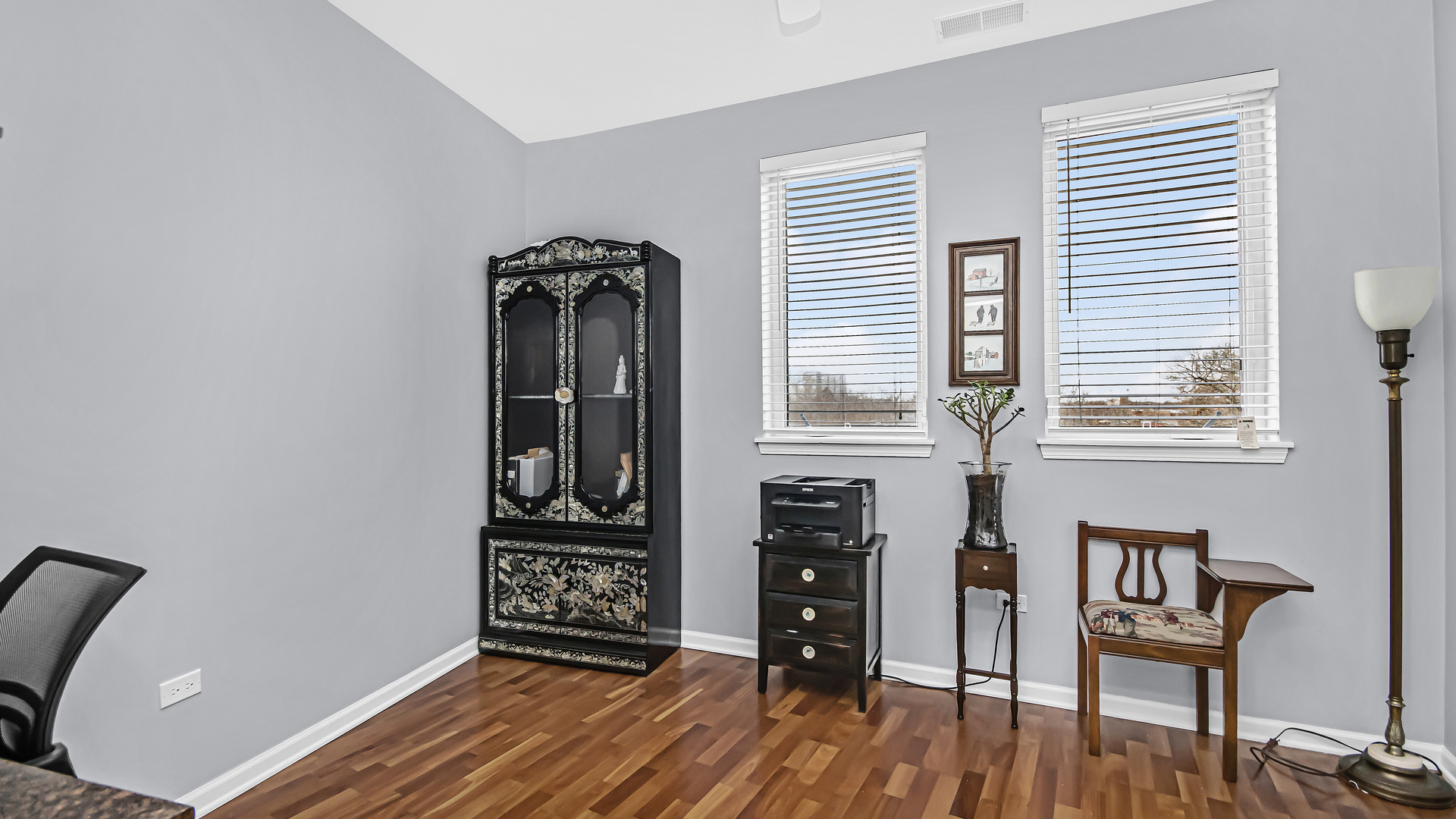 7738 North Sheridan Road, Unit 4L Chicago, IL 60626 - Photo 14 of 30 a view of a room with furniture and wooden floor