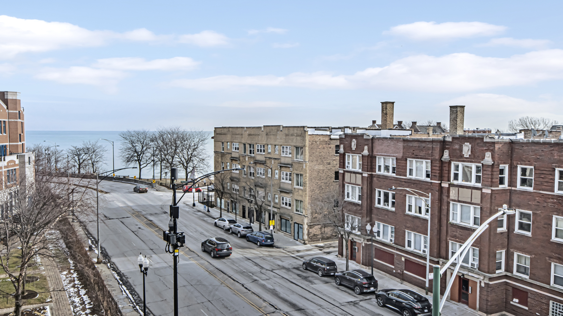 7738 North Sheridan Road, Unit 4L Chicago, IL 60626 - Photo 20 of 30 a view of buildings with yard