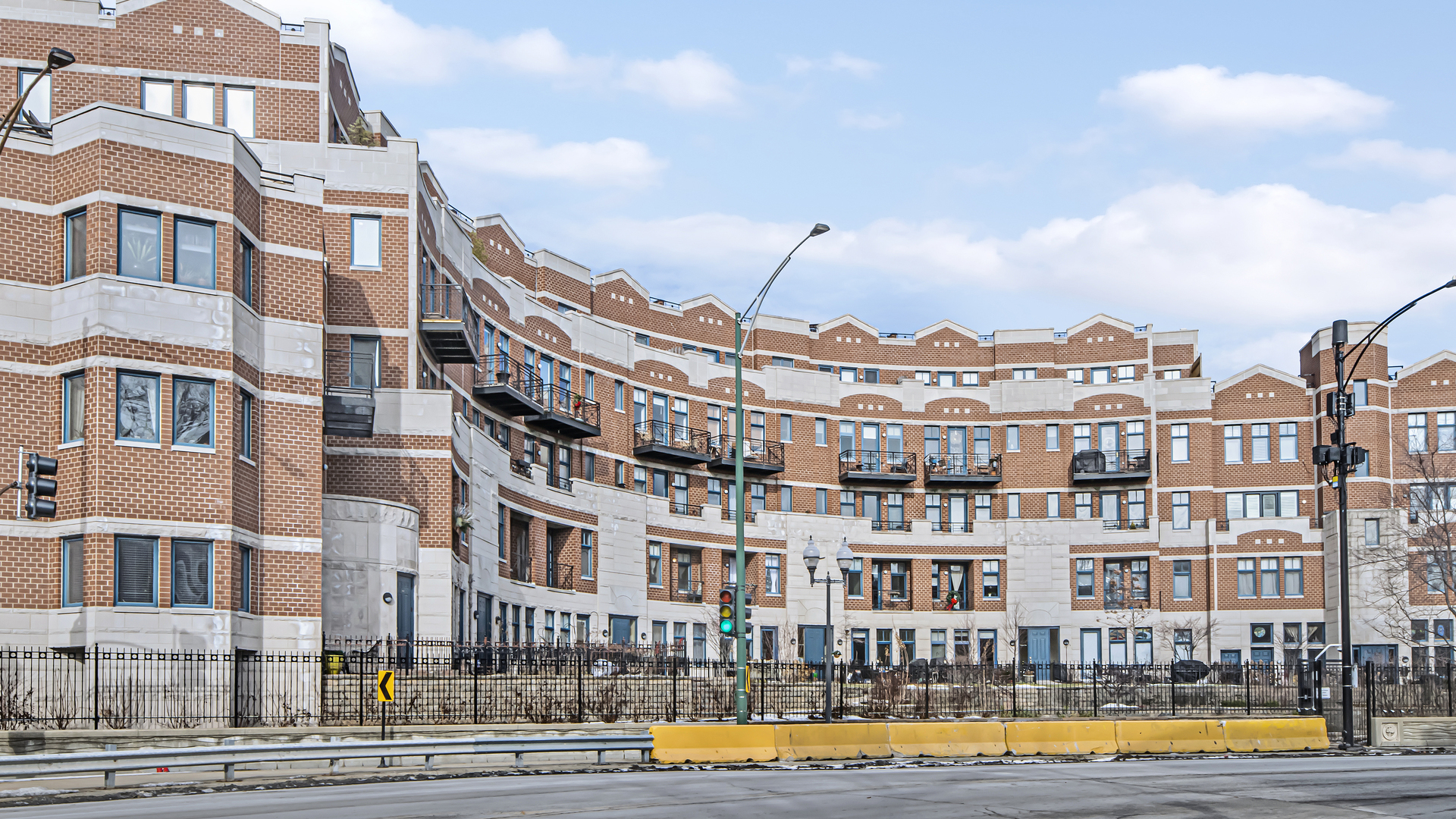 7738 North Sheridan Road, Unit 4L Chicago, IL 60626 - Photo 2 of 30 a front view of a multi story building