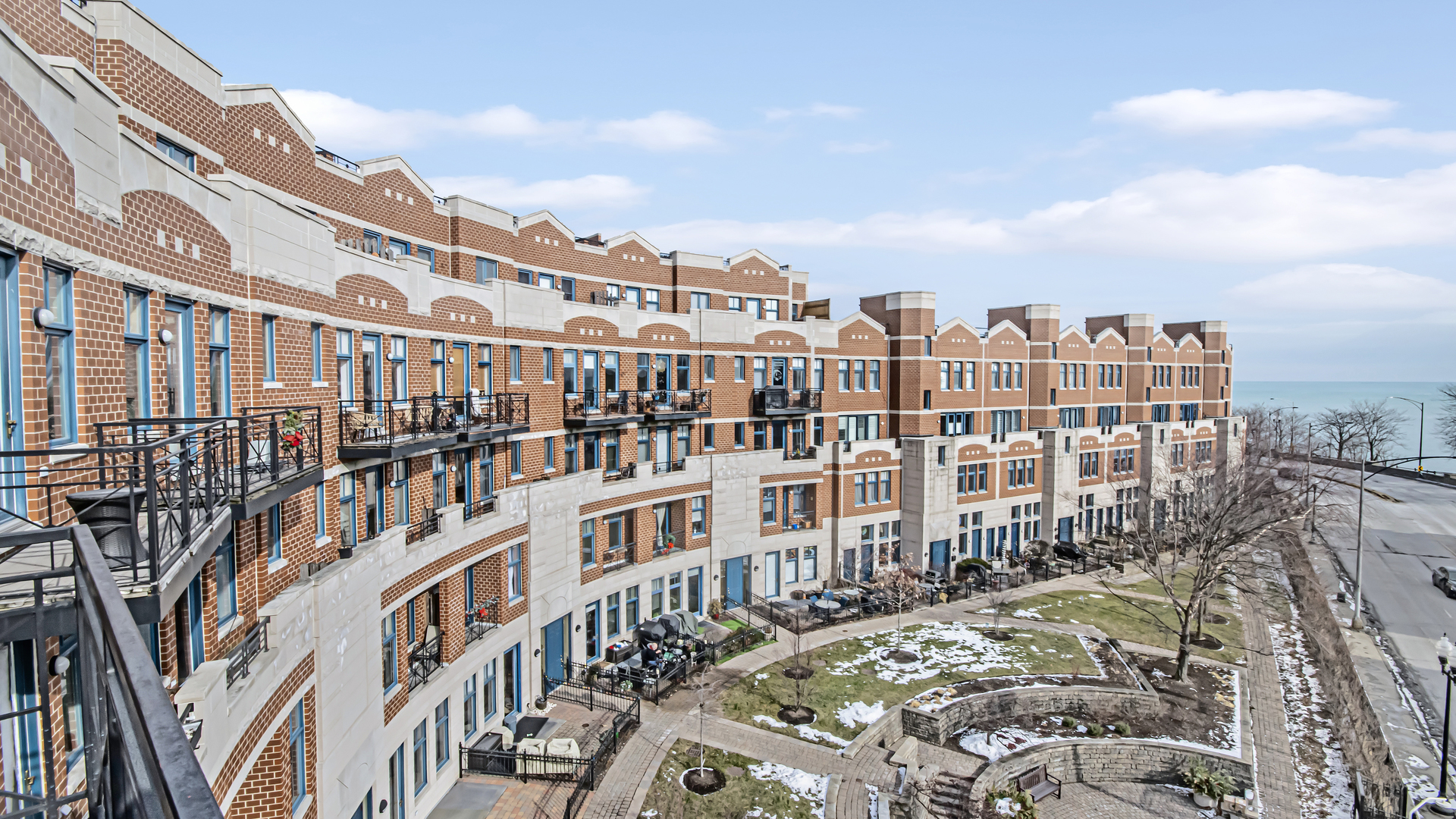 7738 North Sheridan Road, Unit 4L Chicago, IL 60626 - Photo 21 of 30 a view of a large building with a street