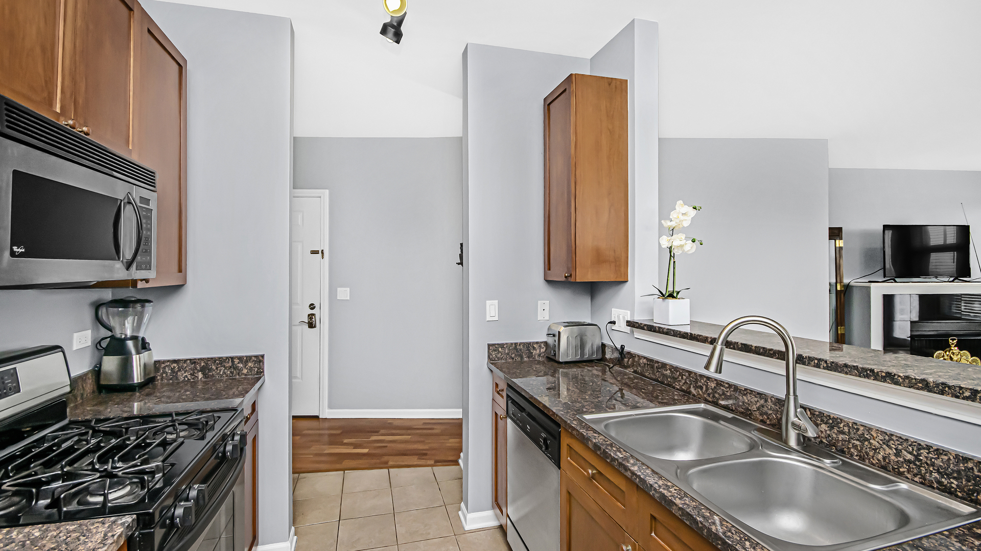 7738 North Sheridan Road, Unit 4L Chicago, IL 60626 - Photo 10 of 30 a kitchen with a sink and a stove top oven