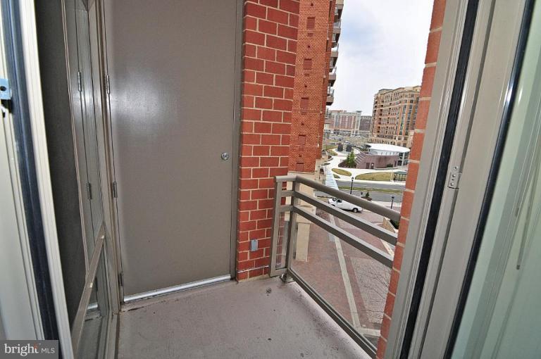 3600 South Glebe Road, Unit 421W Arlington, VA 22202 - Photo 4 of 29 Patio