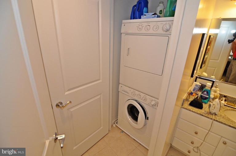 3600 South Glebe Road, Unit 421W Arlington, VA 22202 - Photo 5 of 29 Laundry Area 1