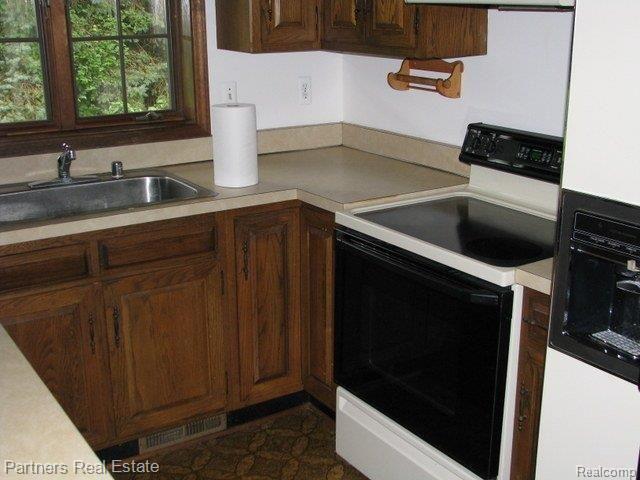 5491 Lowe Road Fowlerville, MI 48836 - Photo 9 of 20 IMG_1407_1.JPG