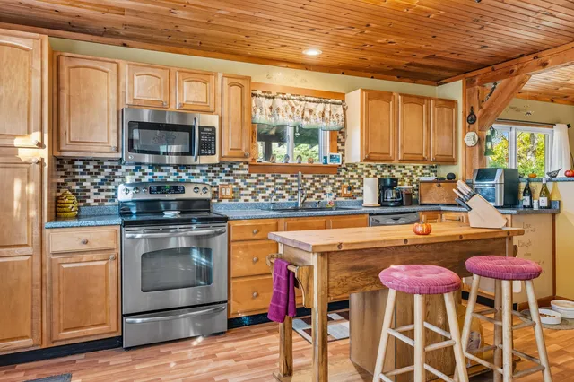 $274,900 | 266 Dudley Corner Road, Skowhegan, ME 04976