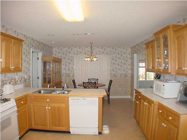 522 Risen Star Drive Crestview, FL 32539 - Photo 2 of 8 Gallery Image 2