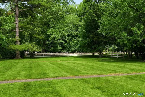 $3,200,000 | 62-64 Wallacks Drive, Stamford, CT 06902