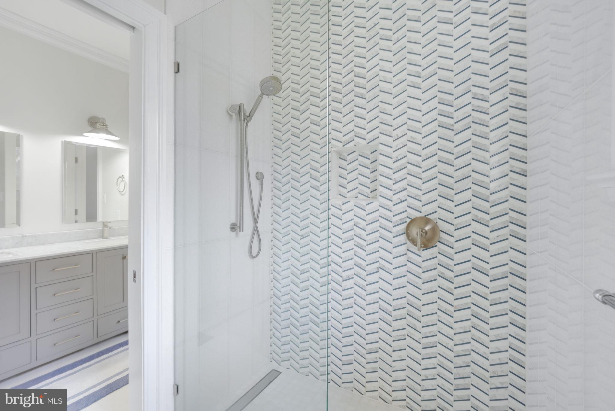 492 River Bend Road Great Falls, VA 22066 - Photo 35 of 68 Jack and Jill Bath