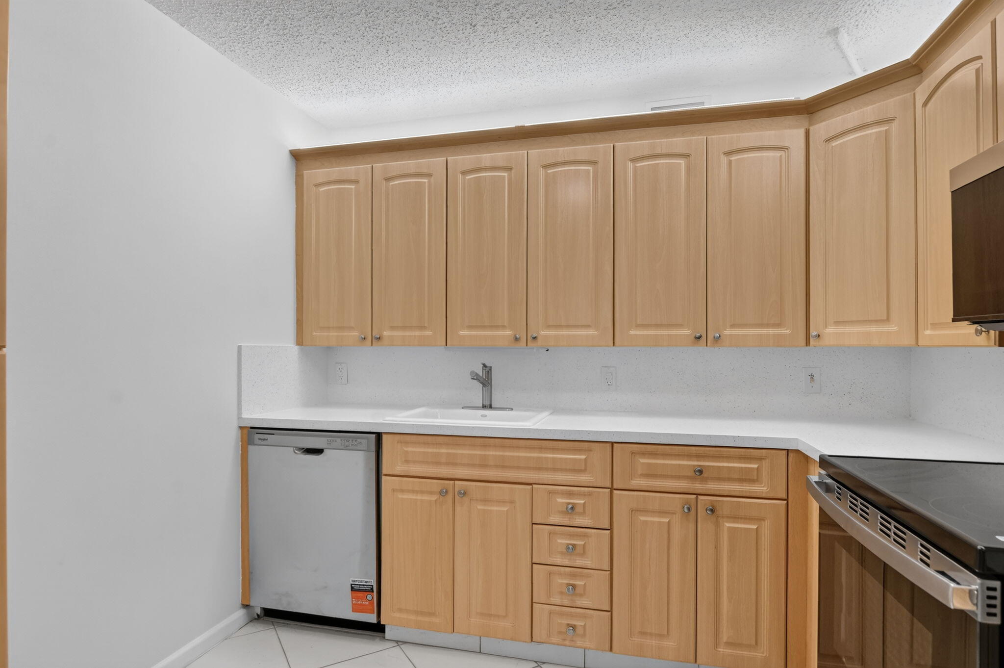 3057 Yarmouth C Boca Raton, FL 33434 - Photo 6 of 59 11-web-or-mls-DSC_5843