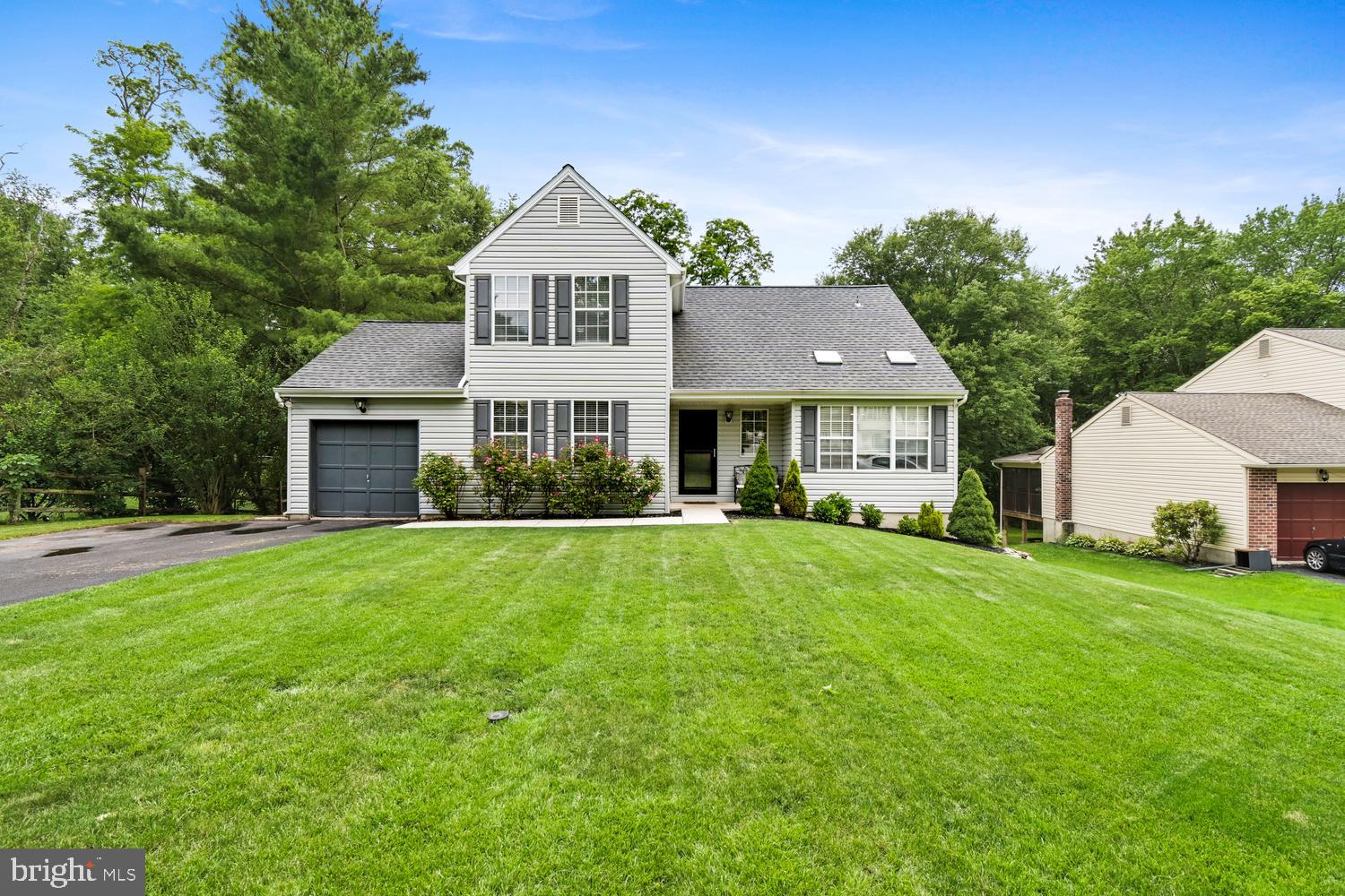 508 Denbigh Lane Exton, PA 19341 - Photo 2 of 36 Large Front Yard