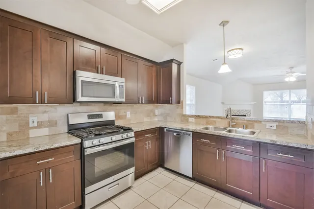 $1,900 | 12039 Lucky Meadow Drive, Tomball, TX 77375