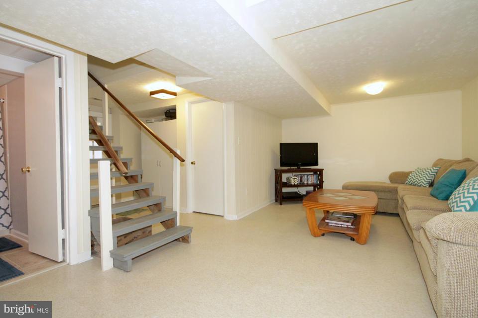 4010 Ridge Road Annandale, VA 22003 - Photo 22 of 28 Family Room
