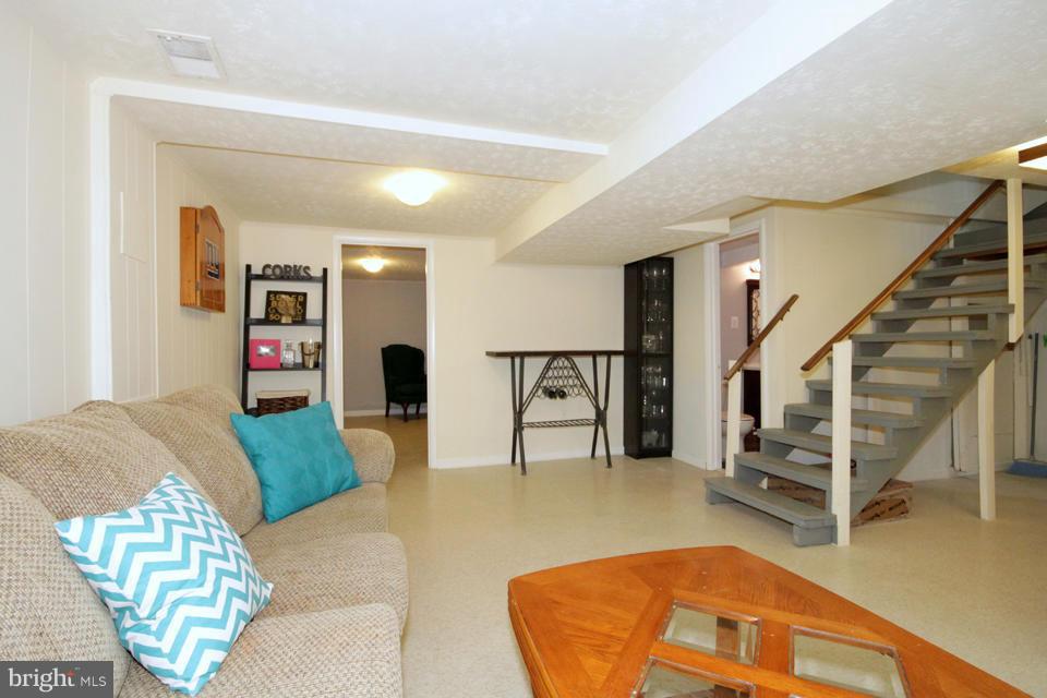 4010 Ridge Road Annandale, VA 22003 - Photo 23 of 28 Family Room