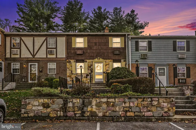 $259,000 | 207 Walnut Hill Road, Unit B4, West Chester, PA 19382
