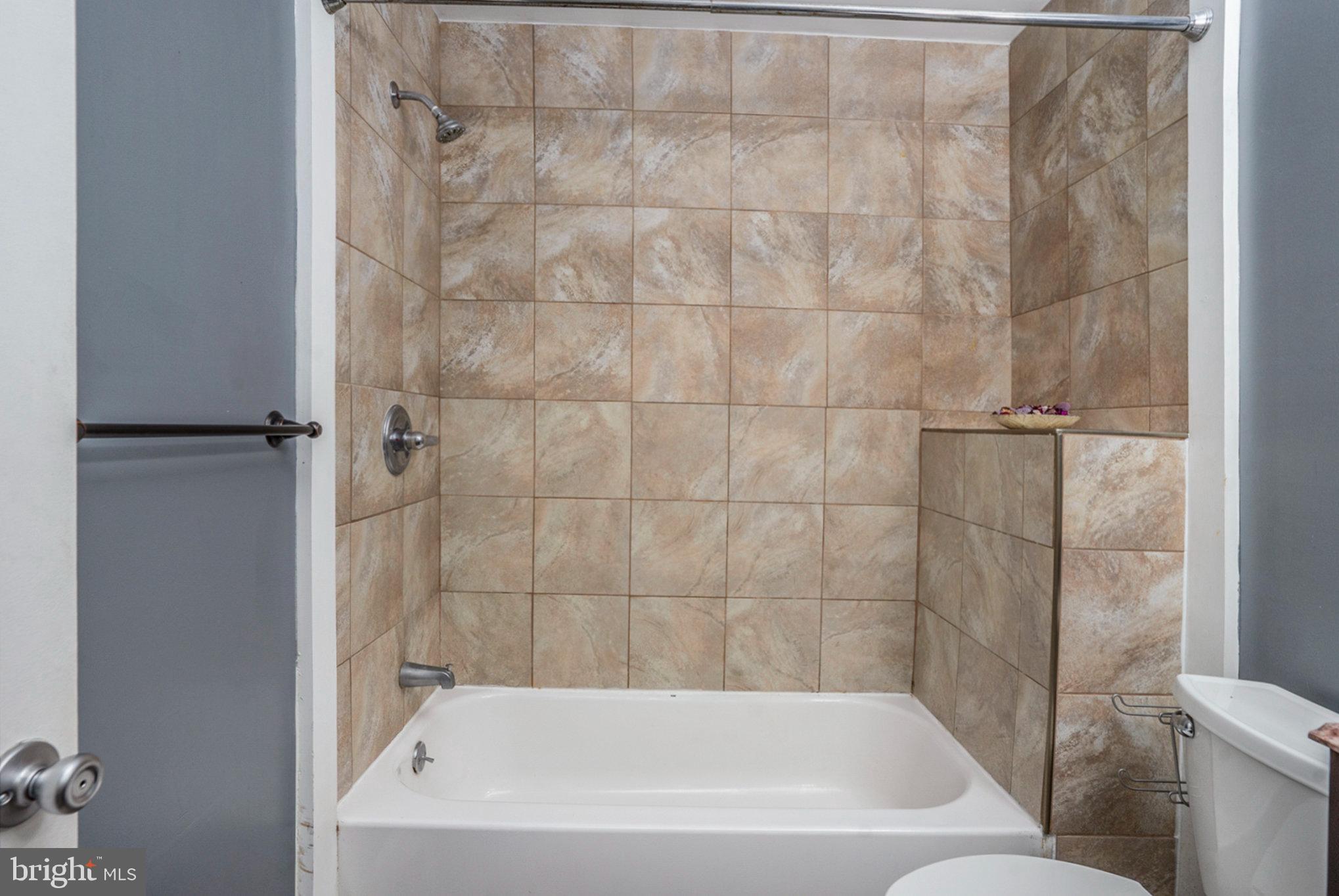 207 Walnut Hill Road, Unit B4 West Chester, PA 19382 - Photo 25 of 35 a bathroom with a bathtub and a toilet