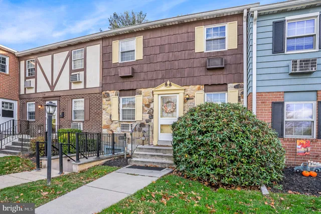 $259,000 | 207 Walnut Hill Road, Unit B4, West Chester, PA 19382