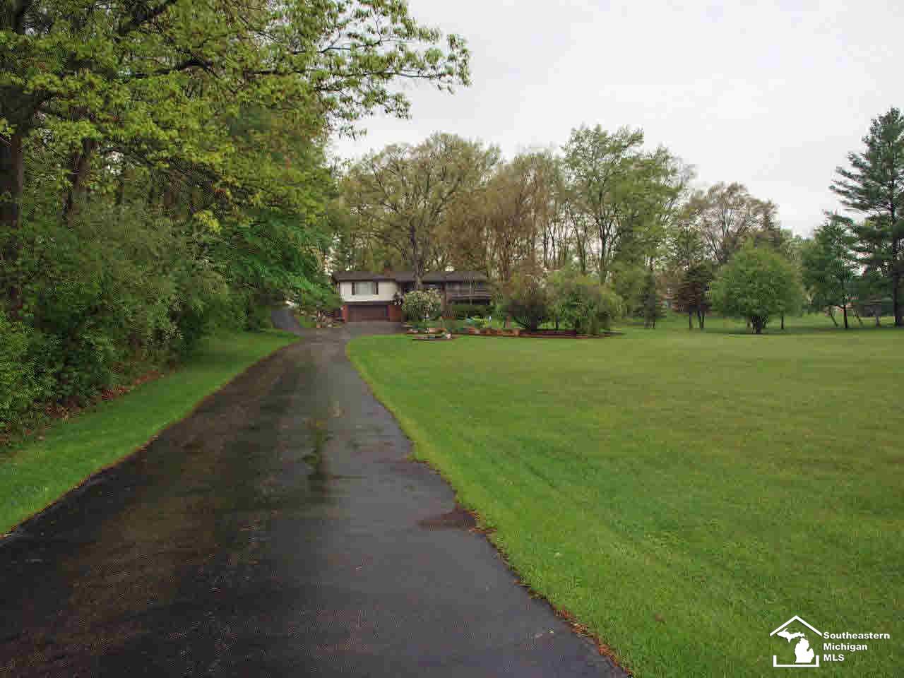 11345 Douglas Road Temperance, MI 48182 - Photo 2 of 19