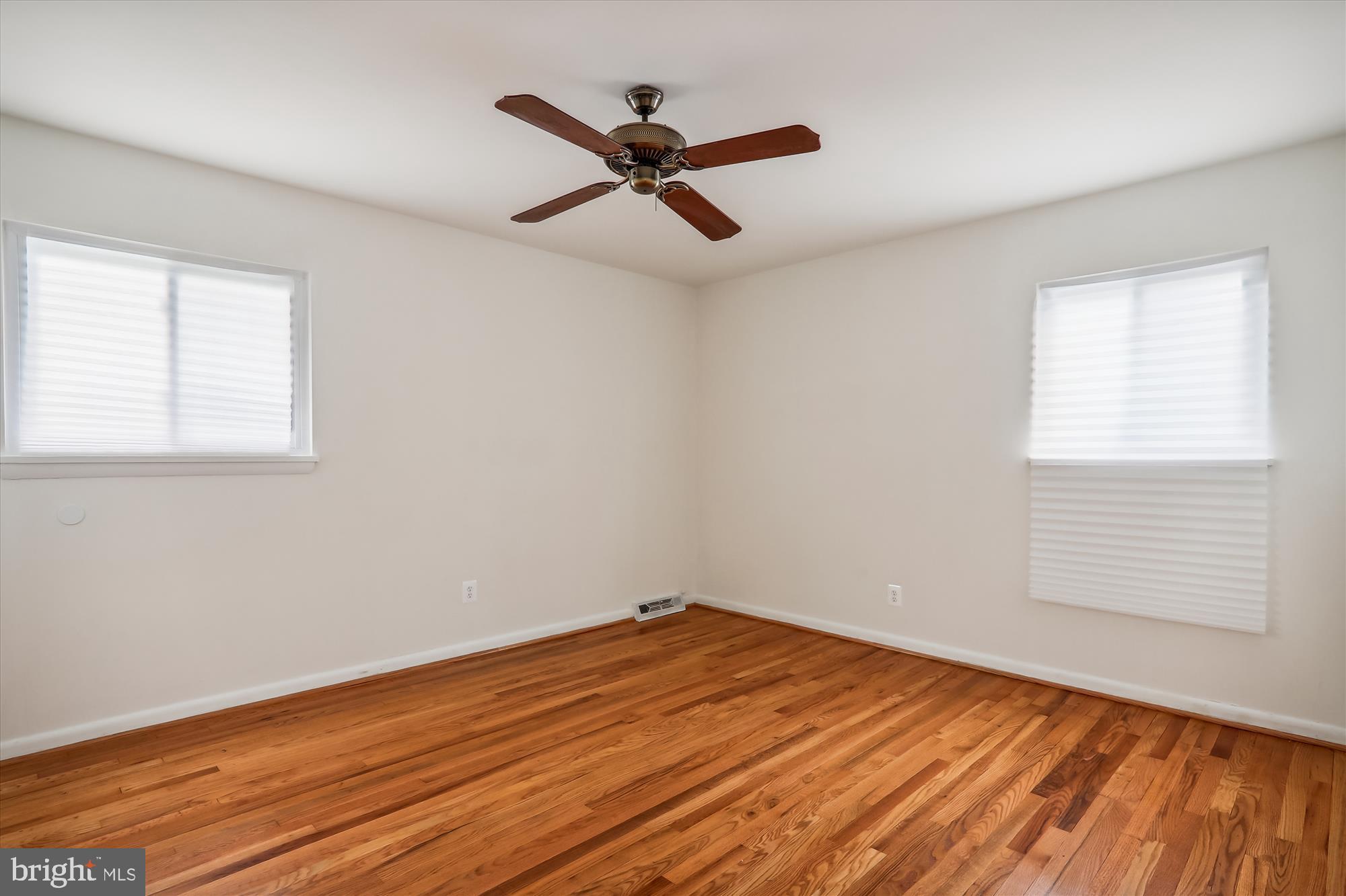 2502 Kingsway Road Fort Washington, MD 20744 - Photo 20 of 36 Upper level primary bedroom