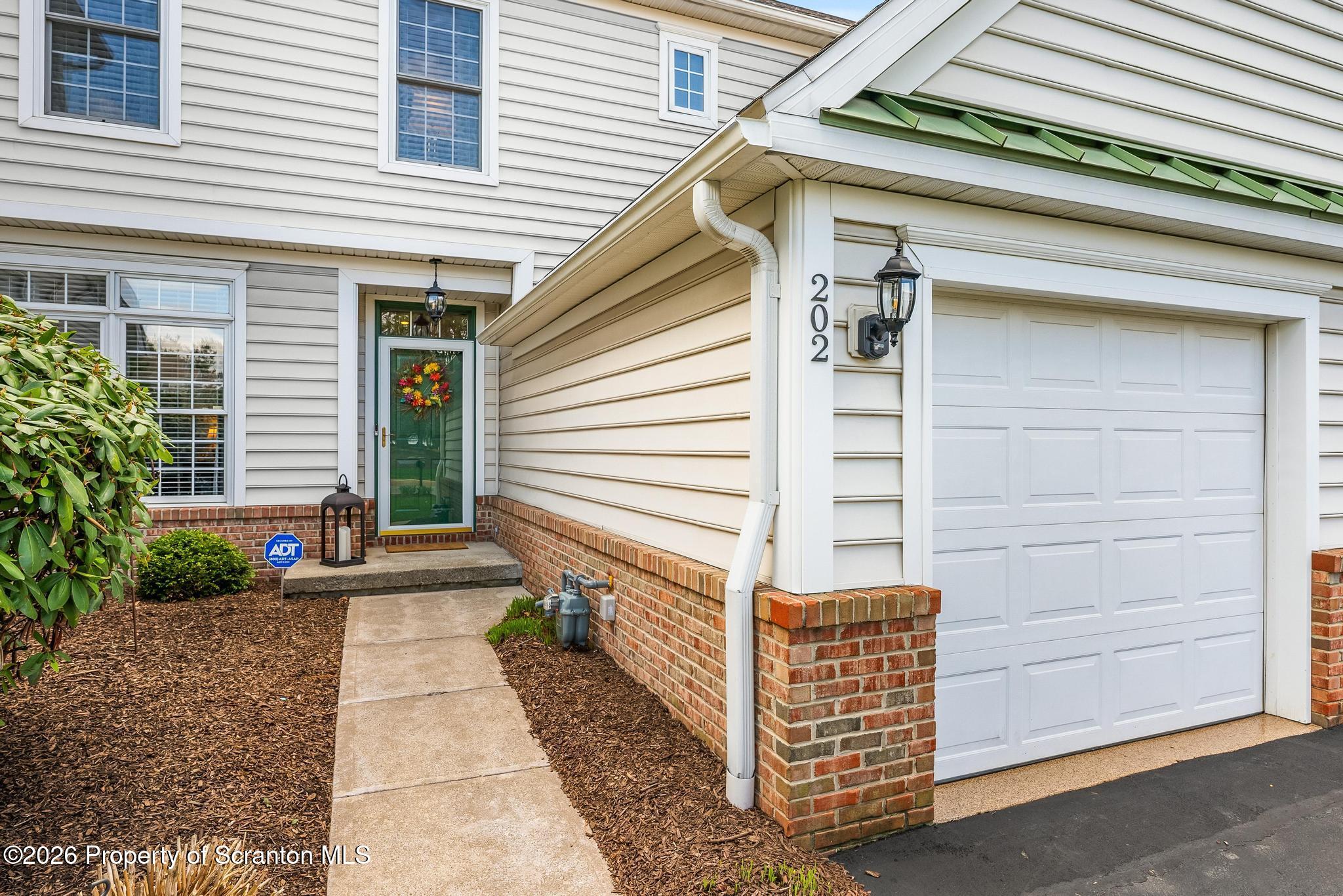 202 Thackeray Cl Moosic, PA 18507 - Photo 1 of 51 202 Thackeray Close