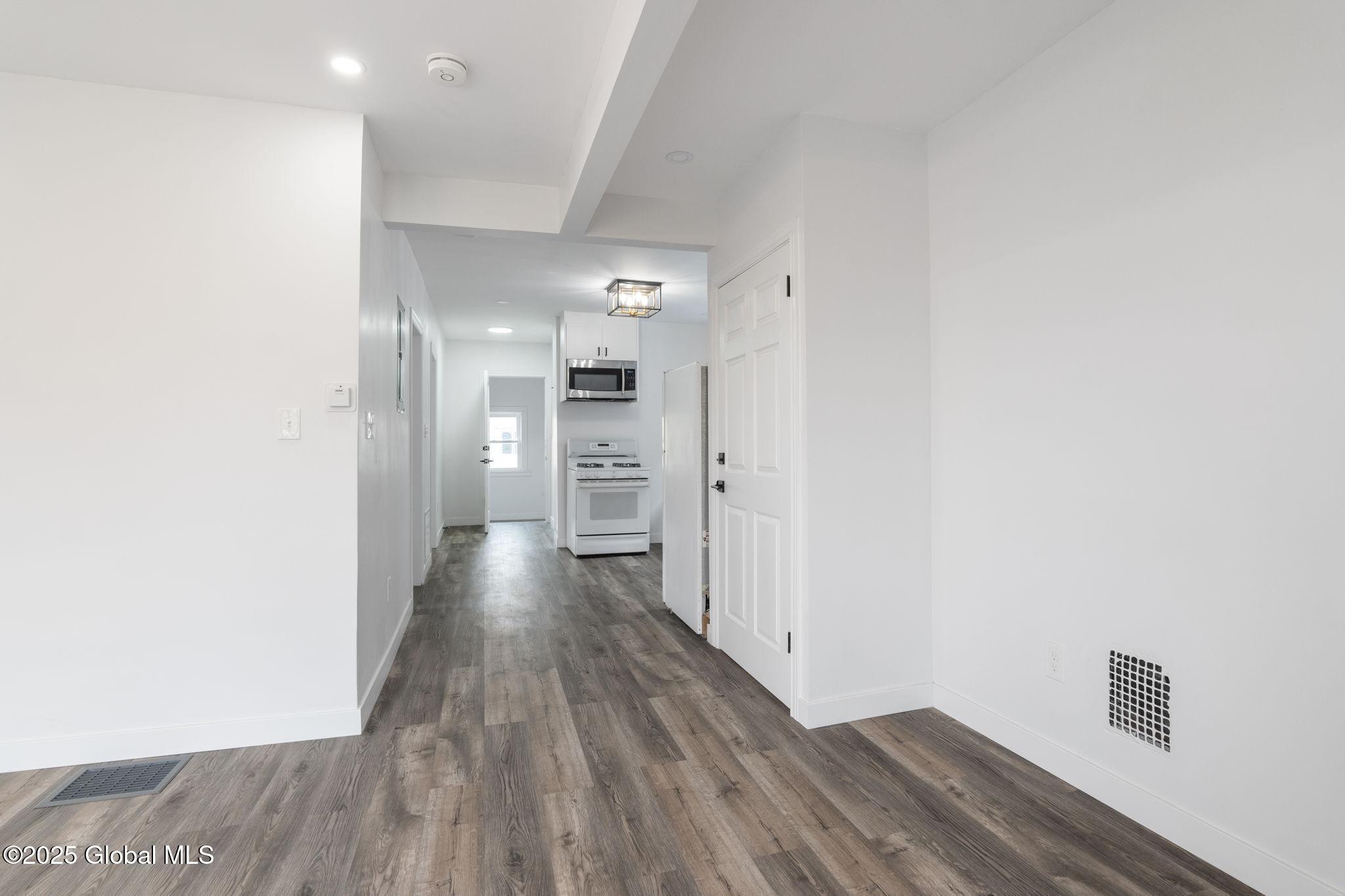 623 Seneca Street Schenectady, NY 12308 - Photo 27 of 46 img203