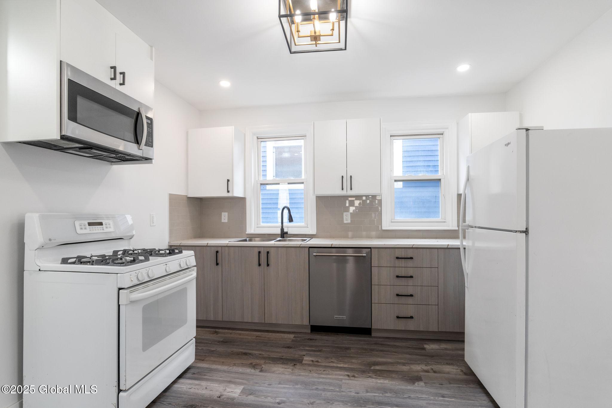 623 Seneca Street Schenectady, NY 12308 - Photo 28 of 46 img207