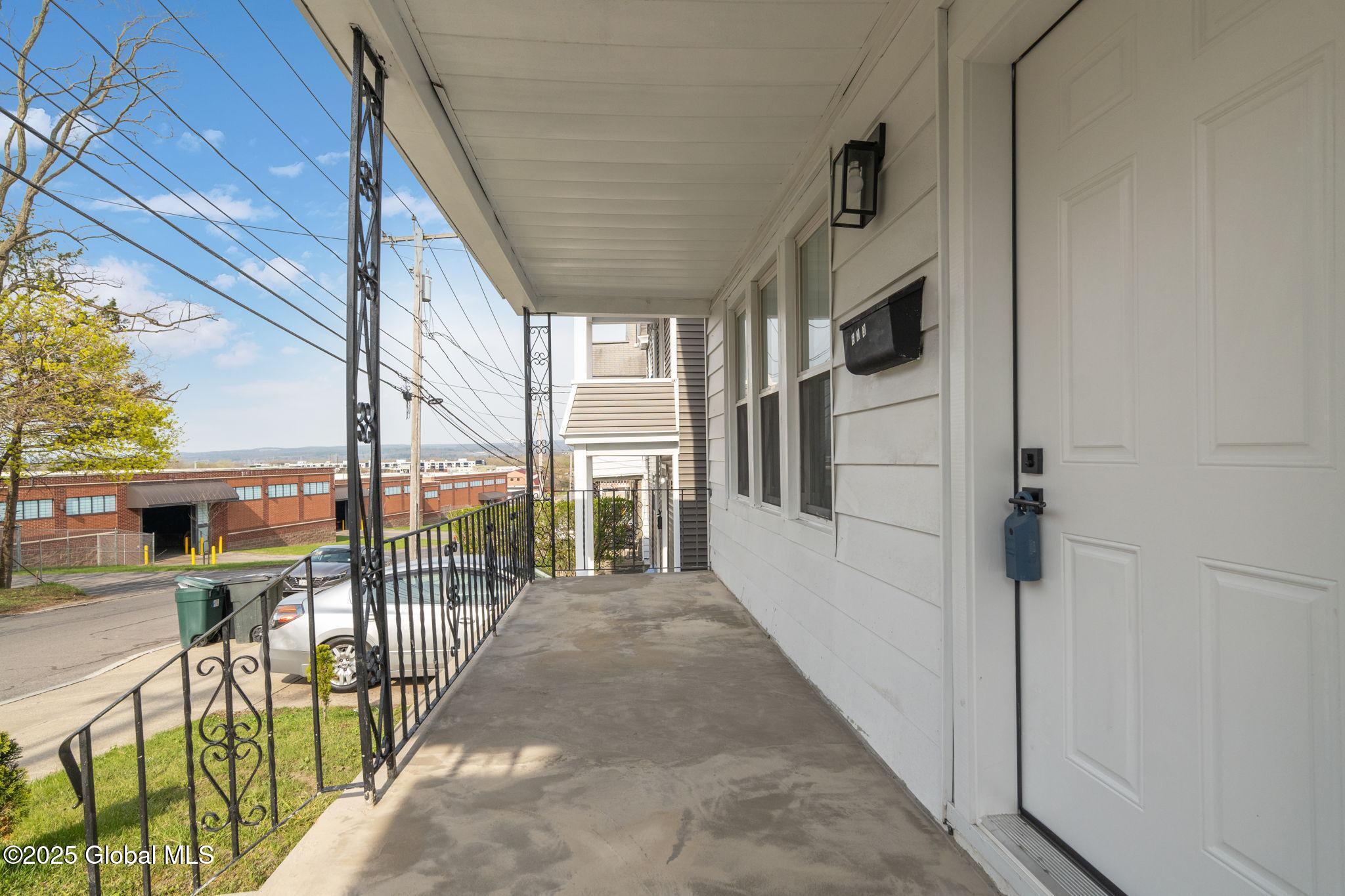 623 Seneca Street Schenectady, NY 12308 - Photo 5 of 46 img115