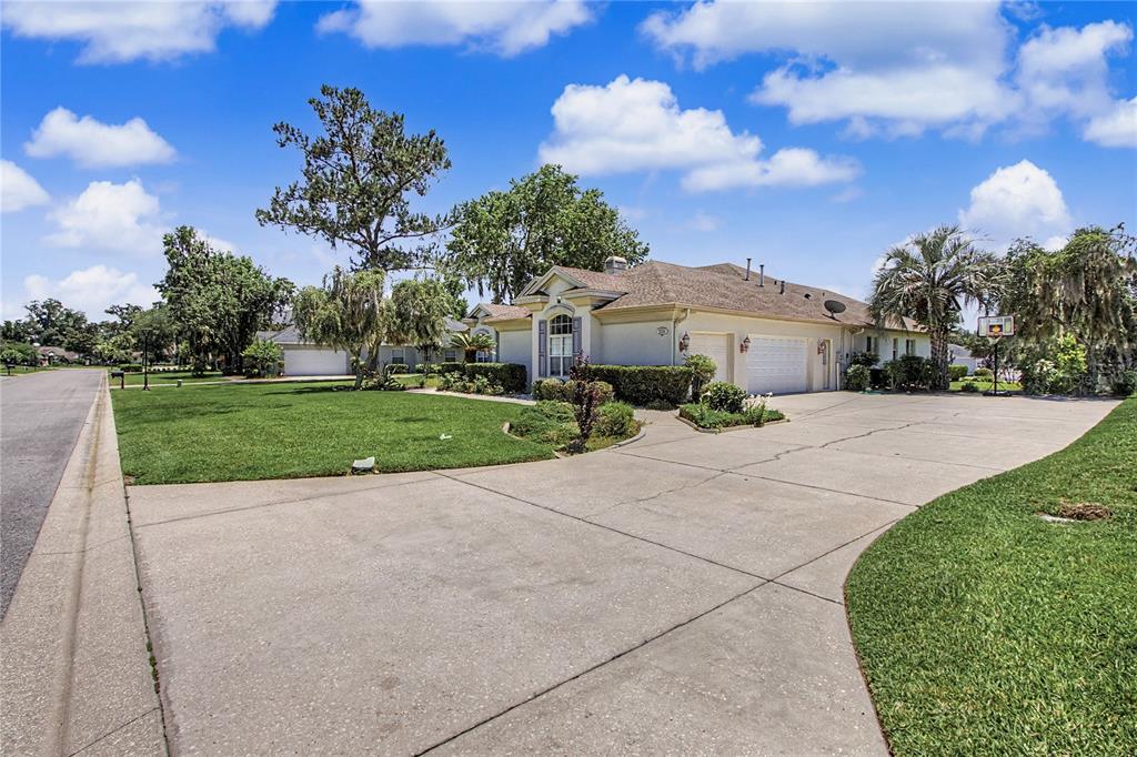 2114 Southeast 25th Loop Ocala, FL 34471 - Photo 4 of 39