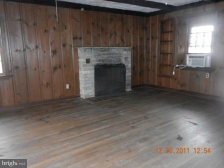 4061 Zulla Road The Plains, VA 20198 - Photo 2 of 10 Living Room