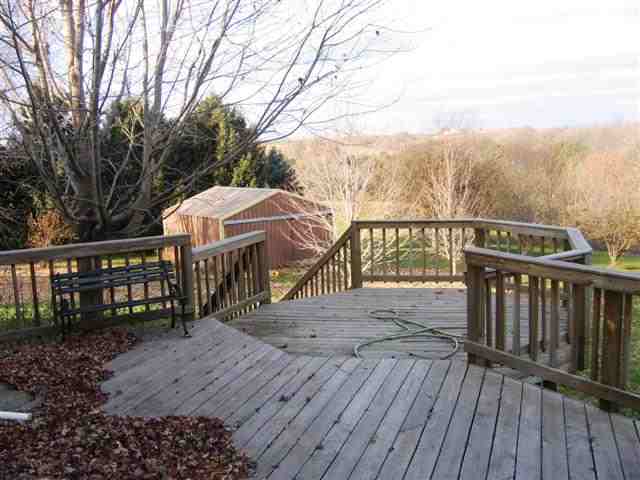 7815 North High Ridge Road East Dubuque, IL 61025 - Photo 3 of 9 Gallery Image 3