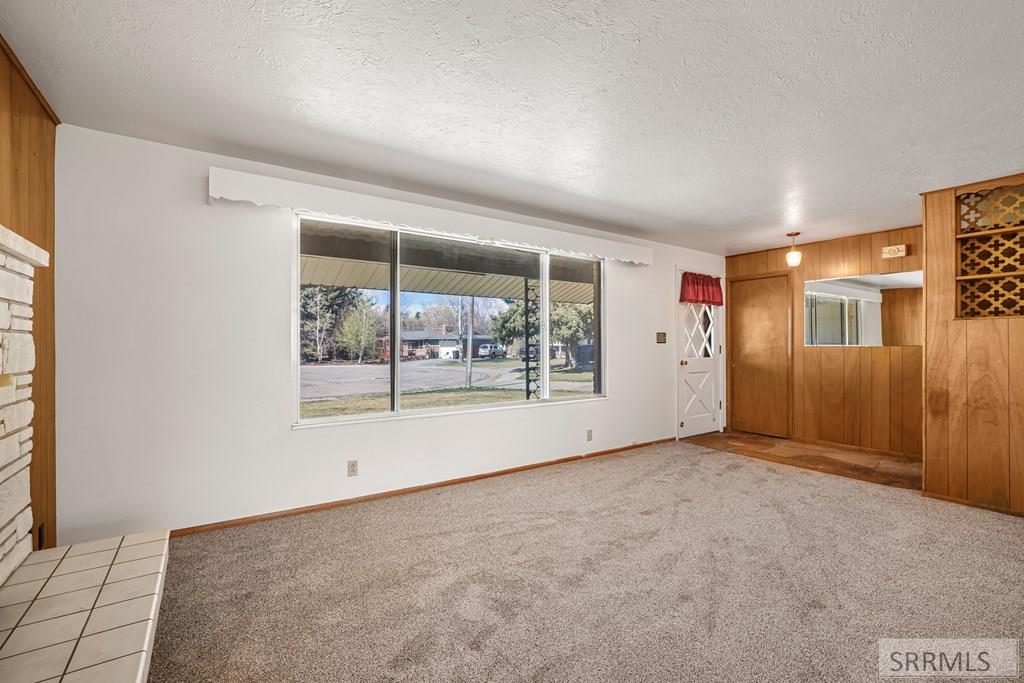 1920 Riviera Circle Idaho Falls, ID 83404 - Photo 3 of 33