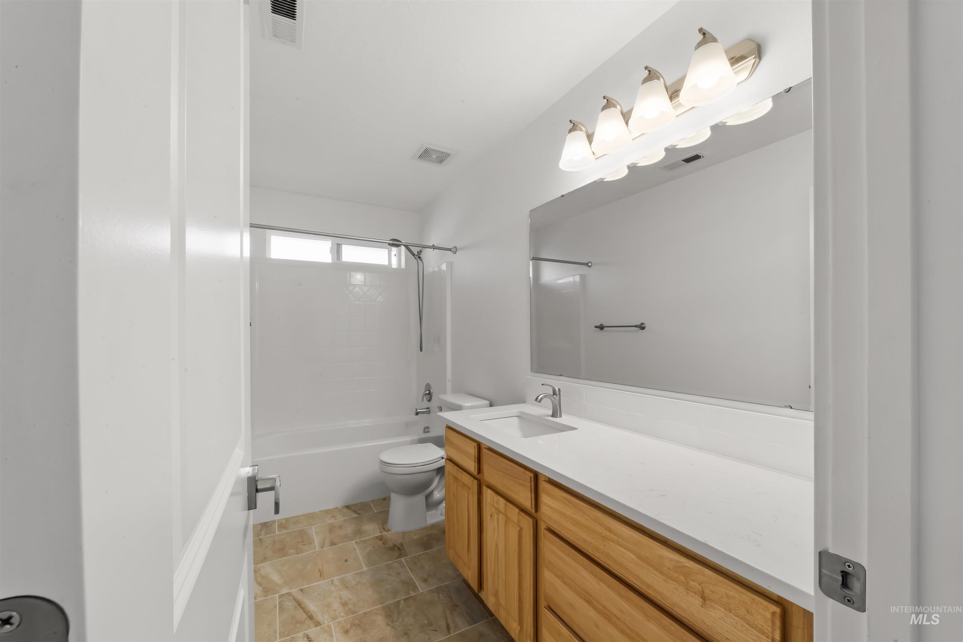 548 North Ripplerock Place Star, ID 83669 - Photo 13 of 42 Full bath featuring vanity and shower / washtub combination