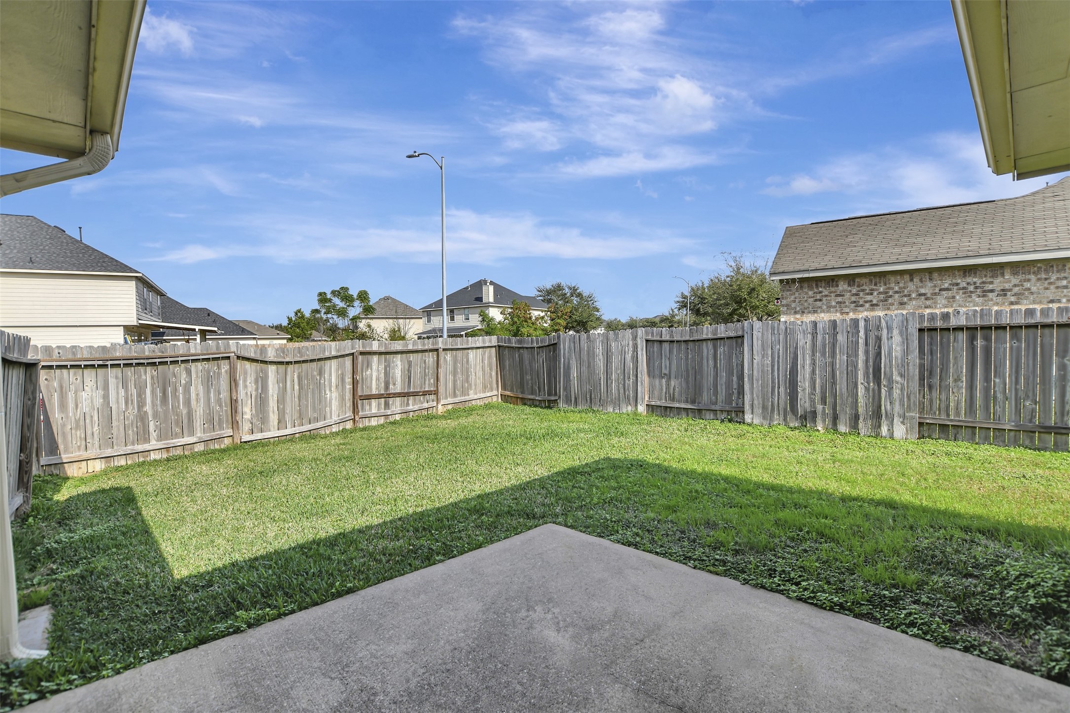 5918 Durango Mist Lane Katy, TX 77449 - Photo 33 of 41 a view of a backyard with a garden