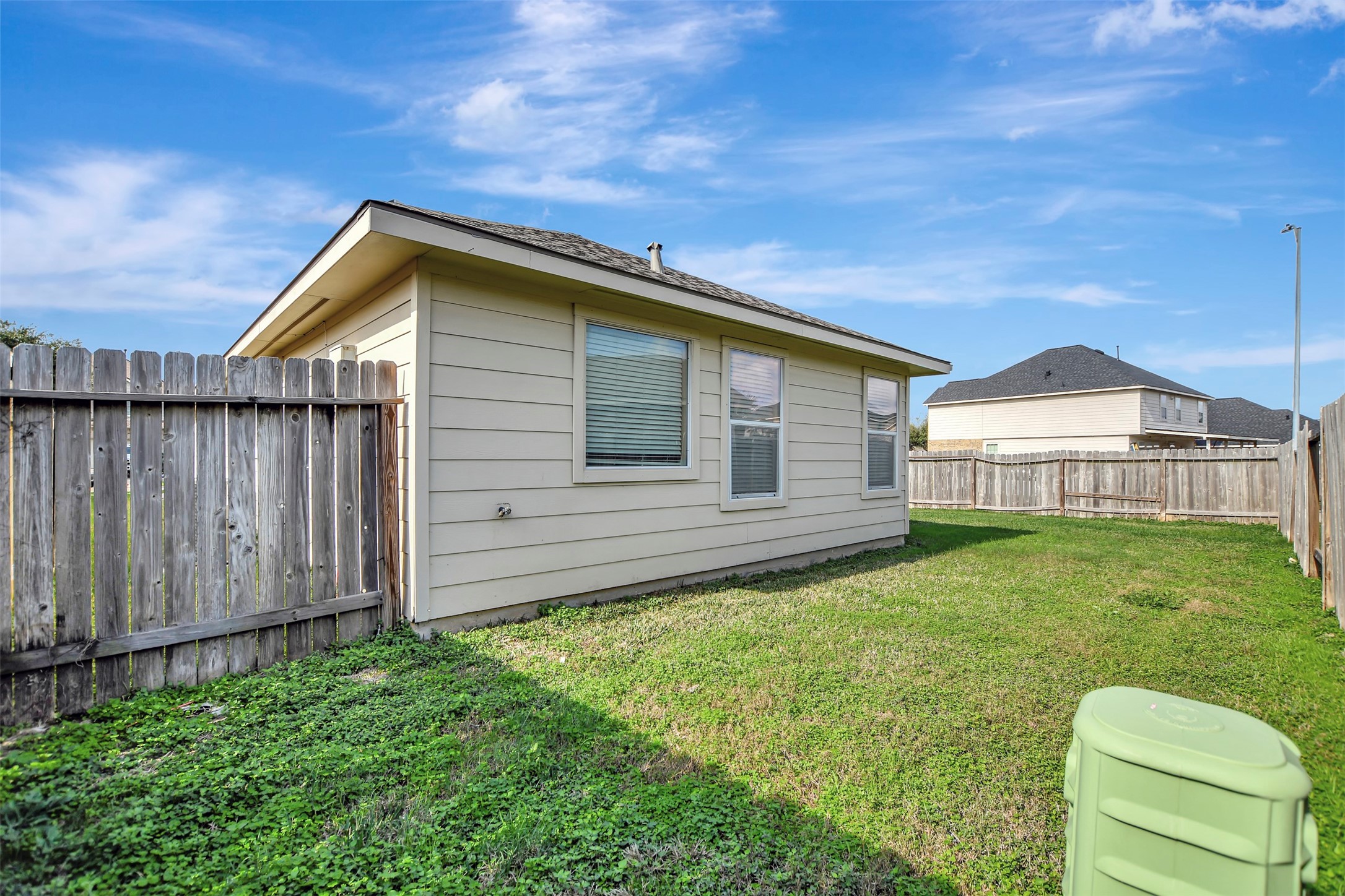 5918 Durango Mist Lane Katy, TX 77449 - Photo 41 of 41 a backyard of a house