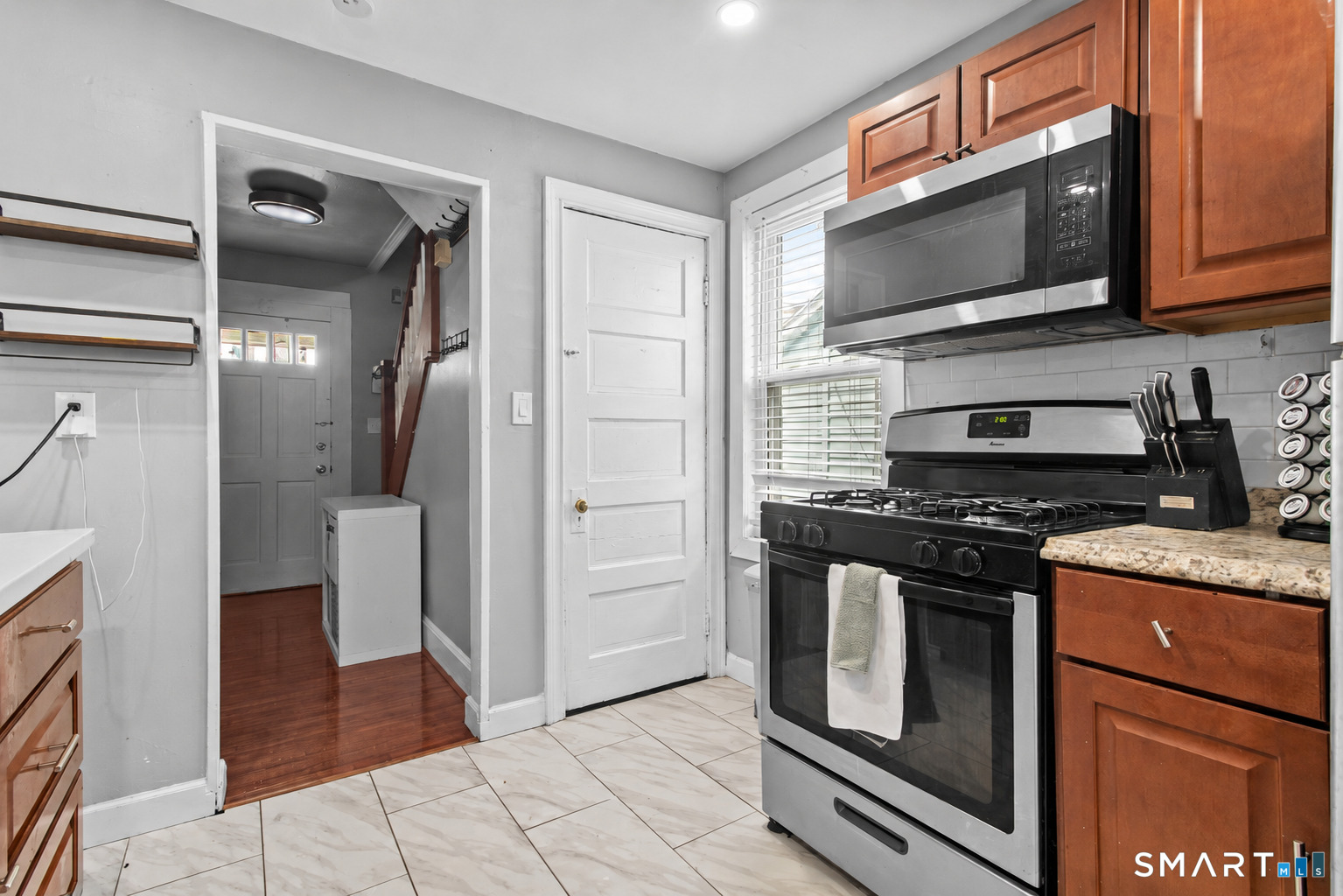 182 Deforest Avenue Bridgeport, CT 06607 - Photo 14 of 28