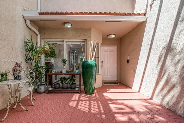 a view of entryway with a potted plant