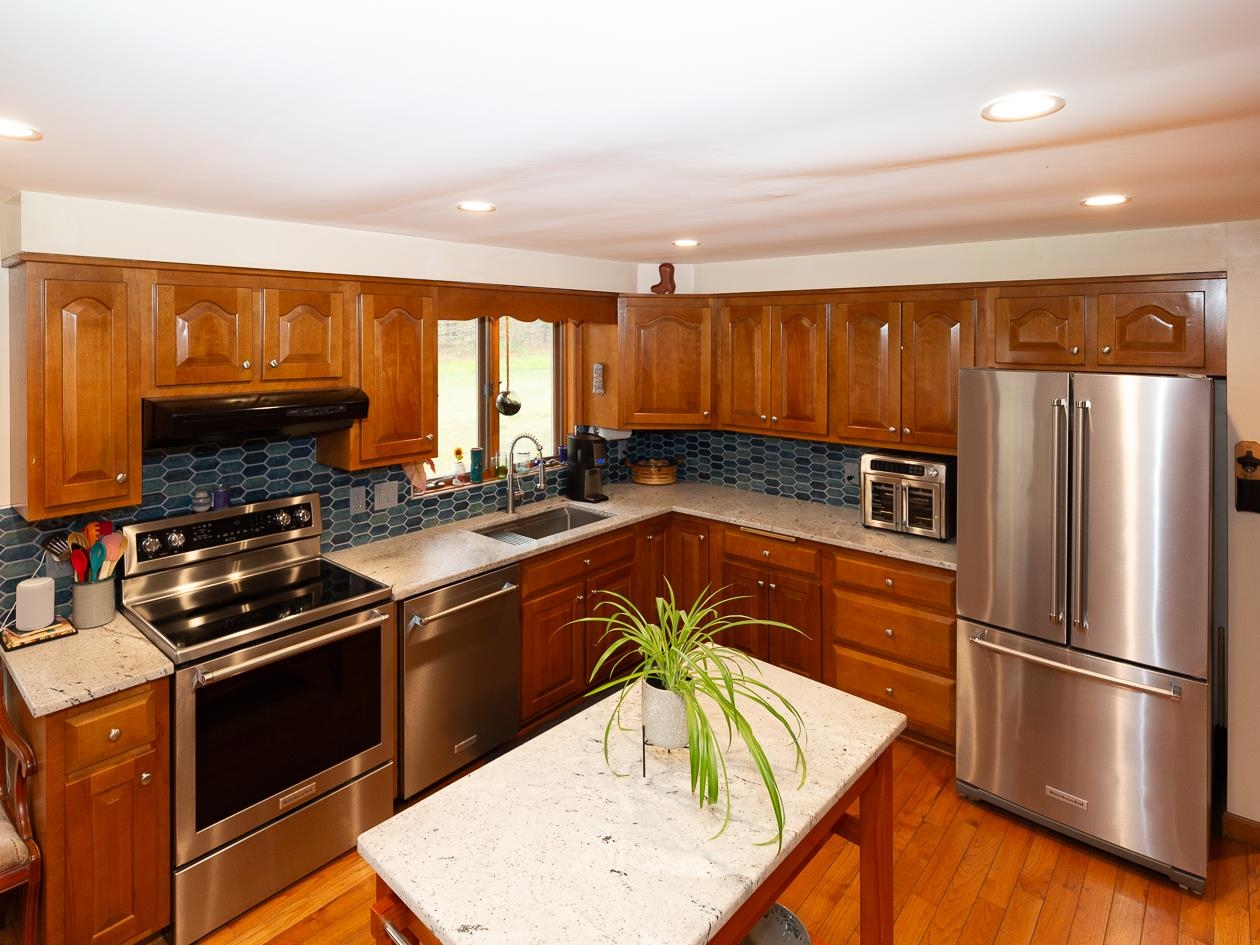 8 Laurel Lane Stratham, NH 03885 - Photo 3 of 32