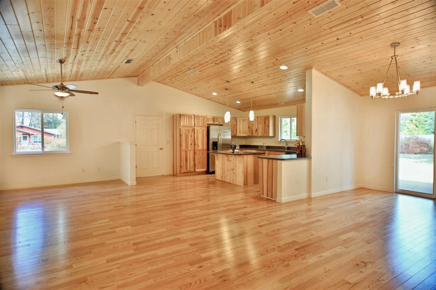 717 Hummingbird Road Cave Junction, OR 97523 - Photo 4 of 26 Cathedral ceilings and great light make