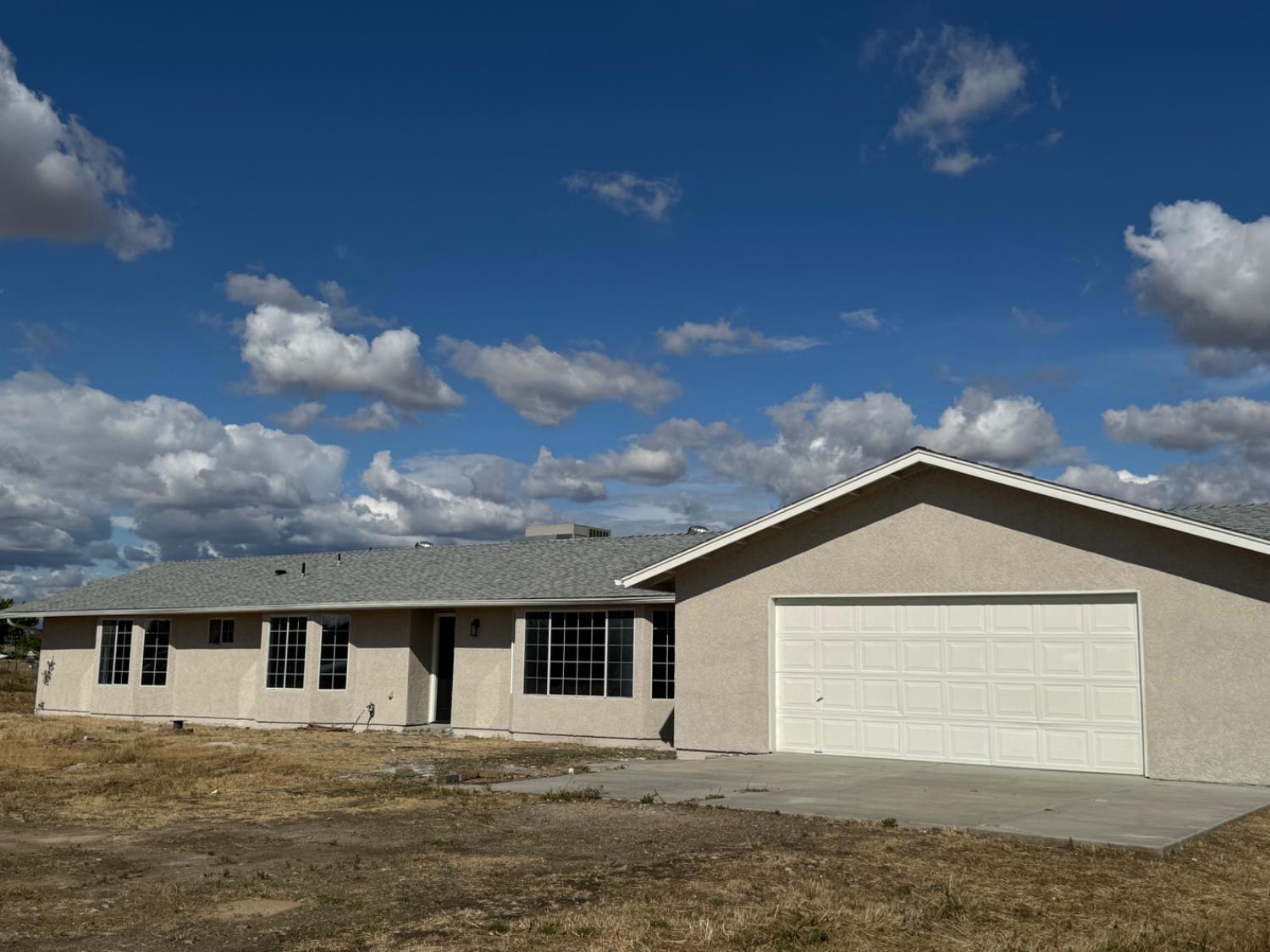 16363 Paula Road Madera, CA 93636 - Photo 22 of 29 a front view of house with yard