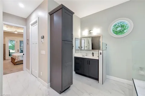 a en suite bathroom with a sink and a mirror